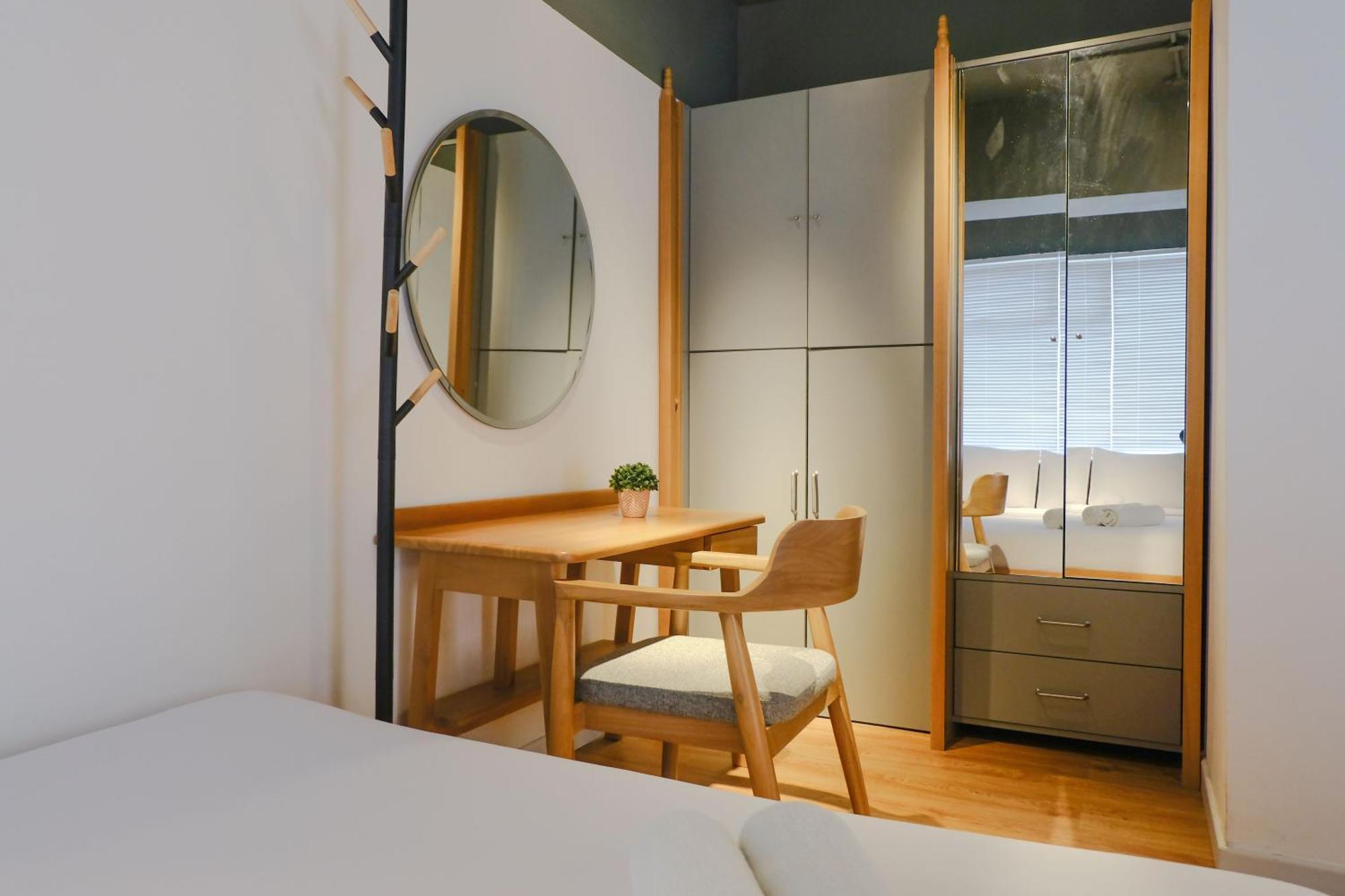 With Private Living At Jarrdin Cihampelas By Travelio Bandung