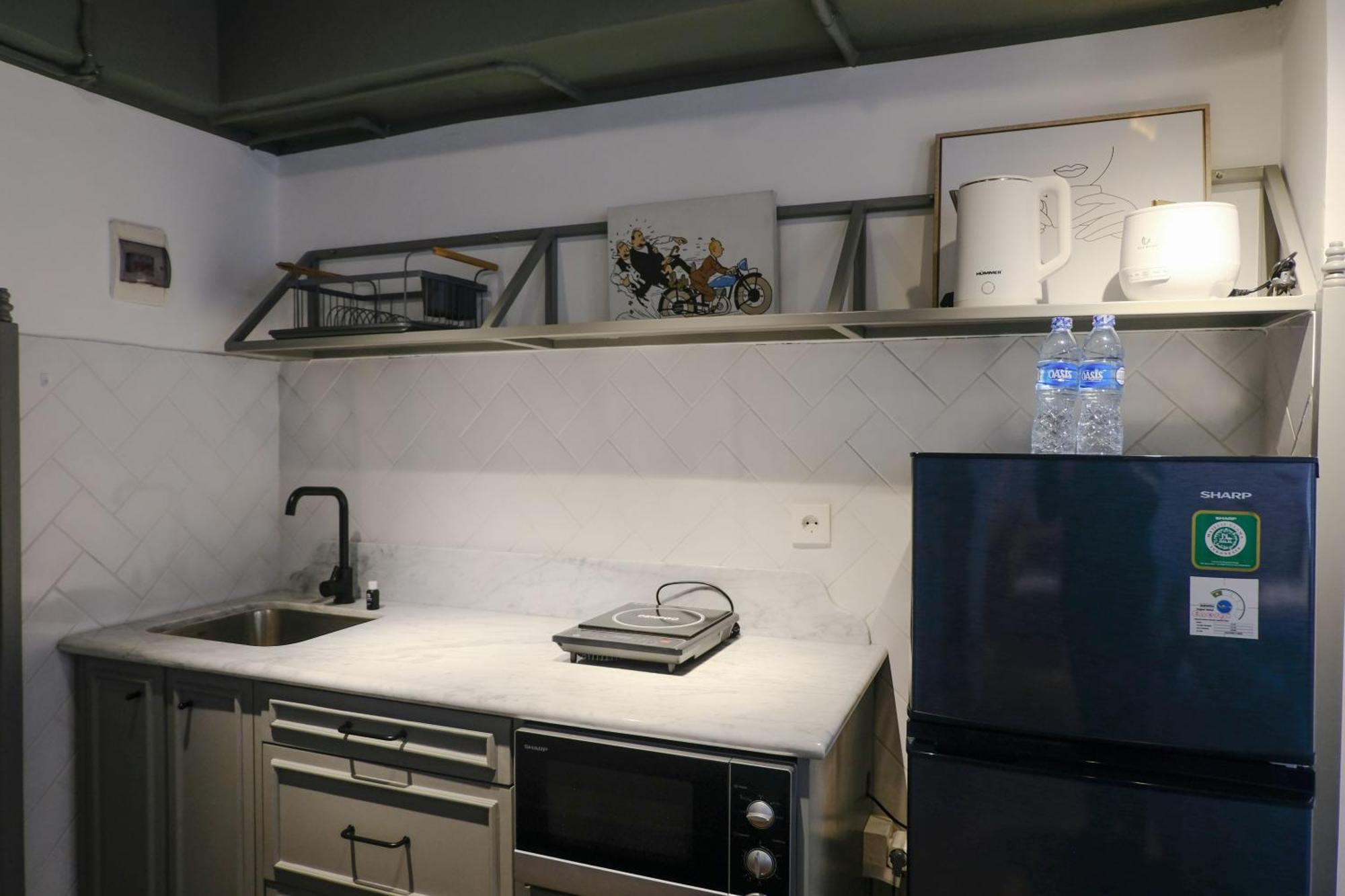 With Private Living At Jarrdin Cihampelas By Travelio Apartemen *
