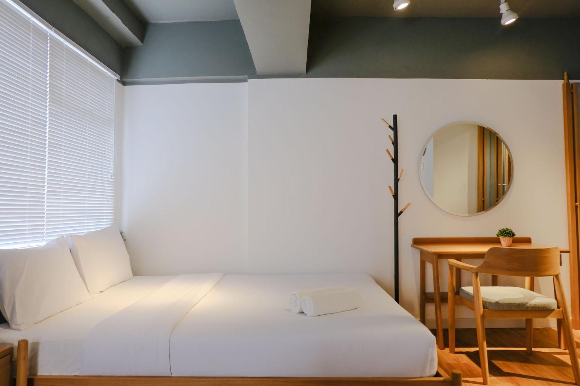 With Private Living At Jarrdin Cihampelas By Travelio Apartemen