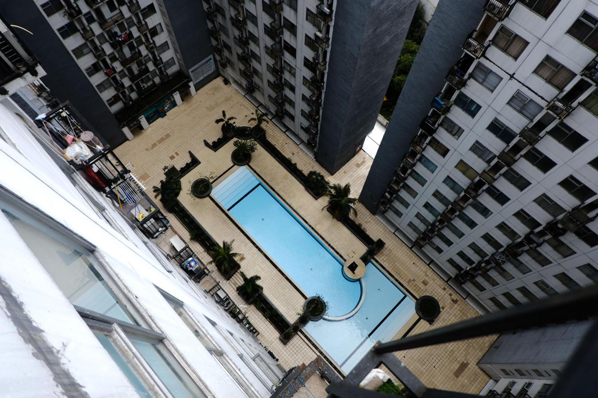 With Private Living At Jarrdin Cihampelas By Travelio Apartemen